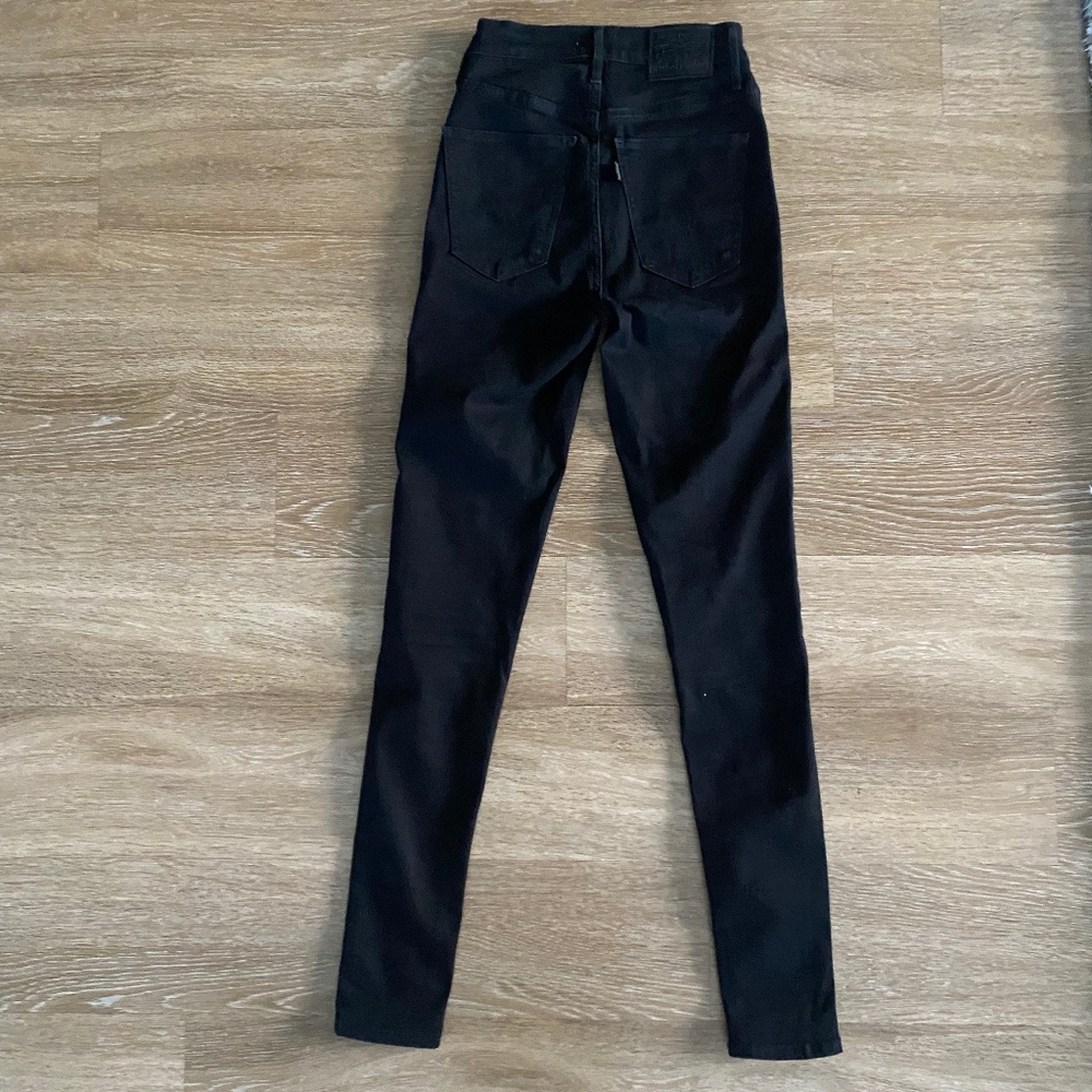 levis super high rise black skinny jeans
